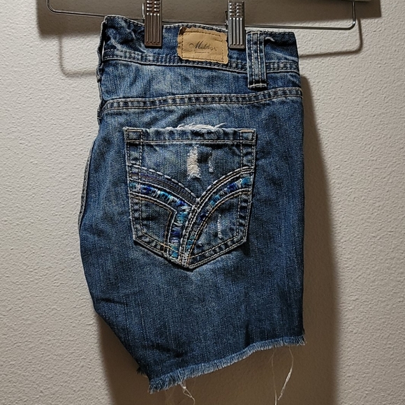 MADISON DENIM CO CUTT OFF JEAN SHORTS EMBROIDERED DISTRESSED BLUE DENIM SZ 3/4 - Picture 11 of 11